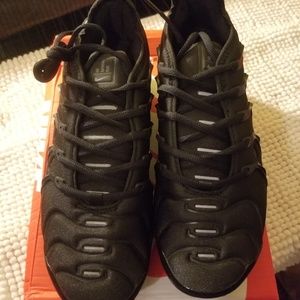 vapormax plus black